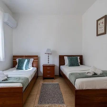 Апартаменты Levante - 2-br & Terrace In Ларнака