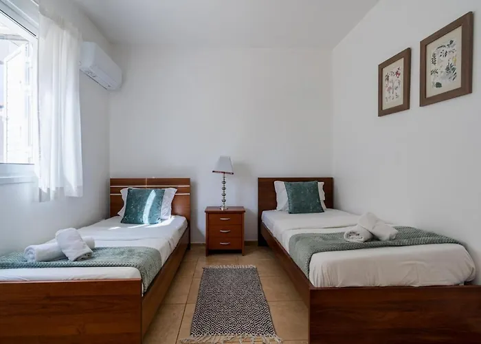 Apartament Levante - 2-br & Terrace In Larnaca