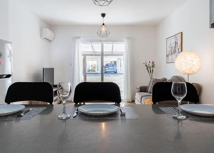 Levante - 2-br & Terrace In