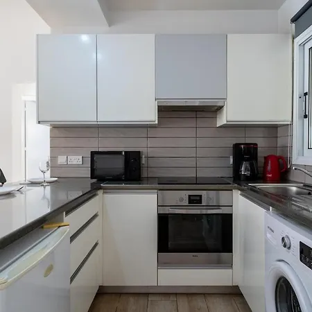 Levante - 2-br & Terrace In * Larnaca