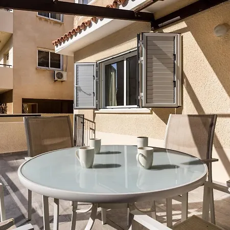 Levante - 2-br & Terrace In Appartement