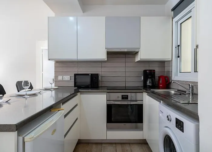 Levante - 2-br & Terrace In * Larnaca