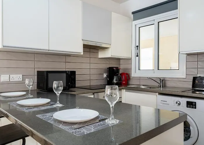 Levante - 2-br & Terrace In Apartmán Larnaca